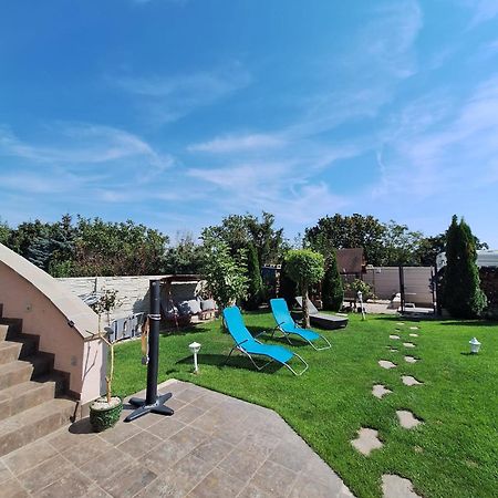 Meduza Wellness Spa S Ubytovanim Hlohovec Exterior foto