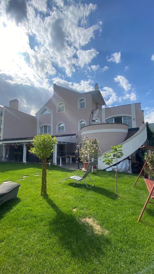 Meduza Wellness Spa S Ubytovanim Hlohovec Exterior foto