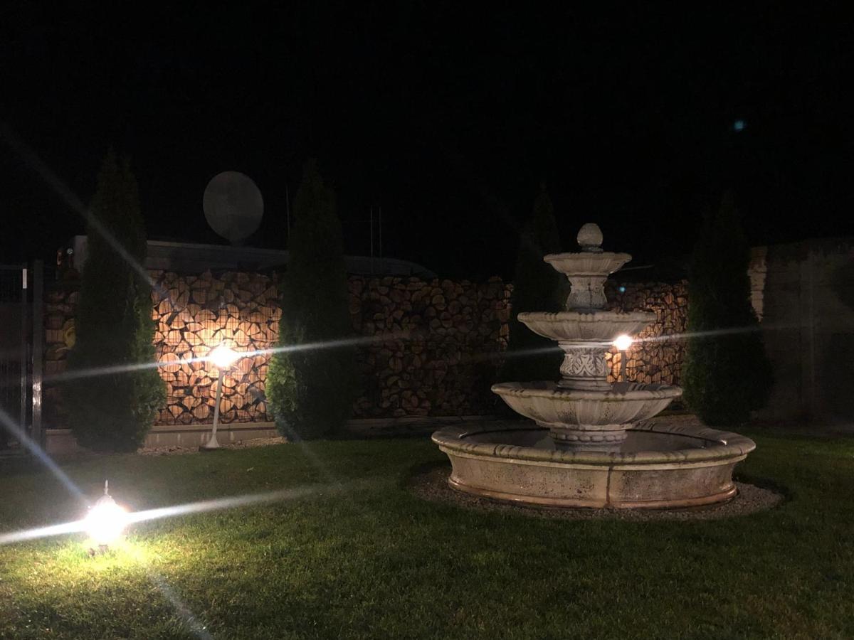 Meduza Wellness Spa S Ubytovanim Hlohovec Exterior foto