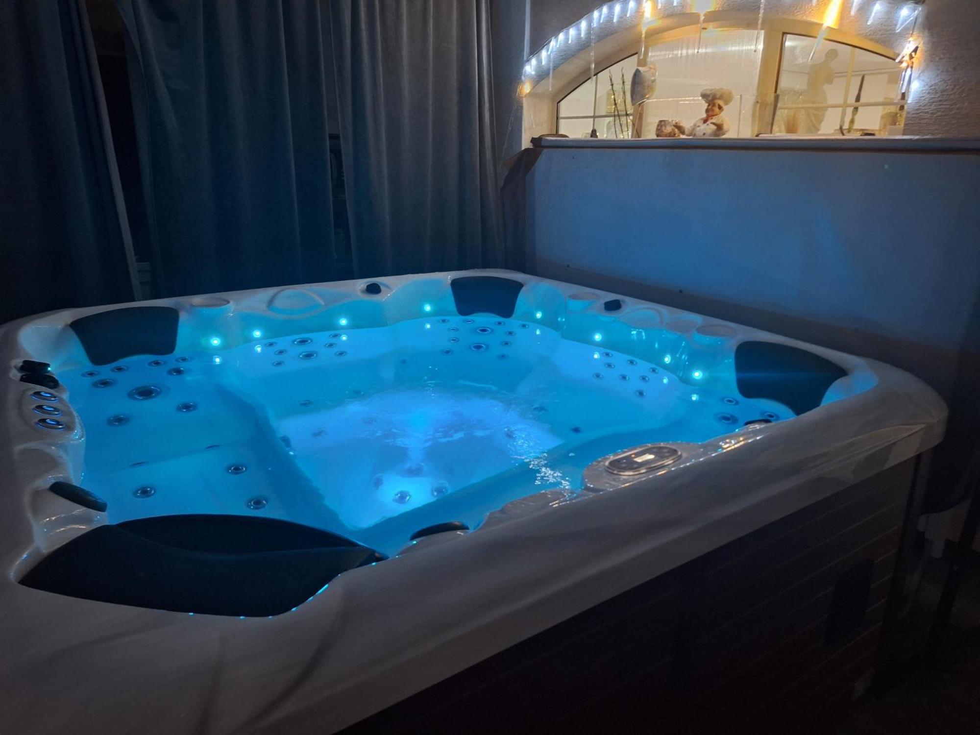 Meduza Wellness Spa S Ubytovanim Hlohovec Exterior foto