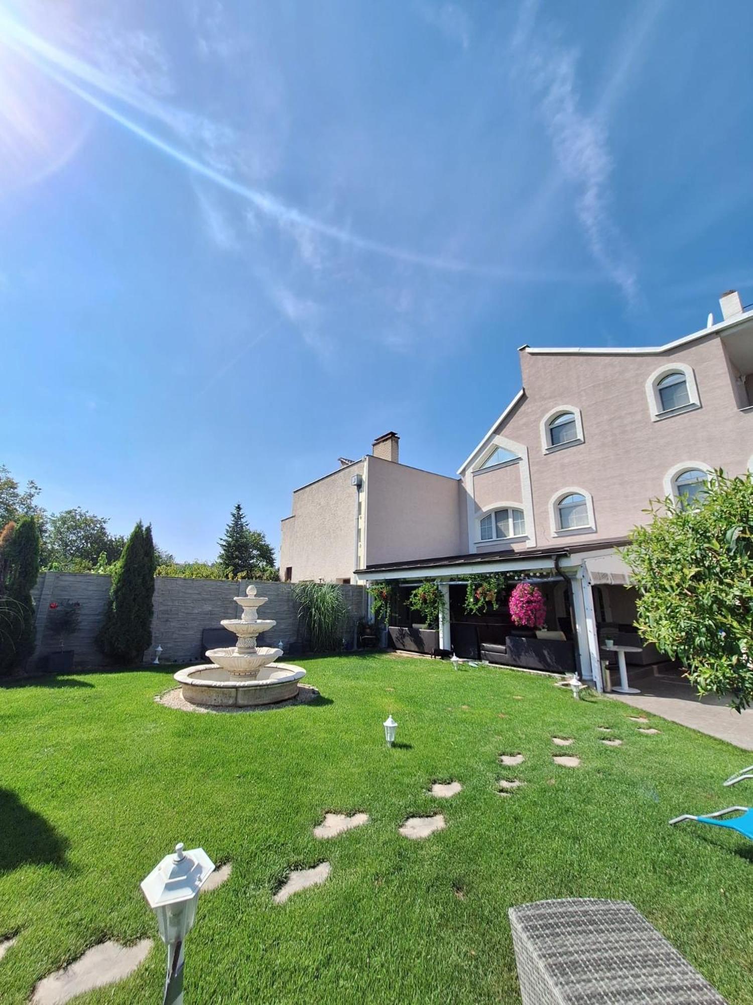 Meduza Wellness Spa S Ubytovanim Hlohovec Exterior foto